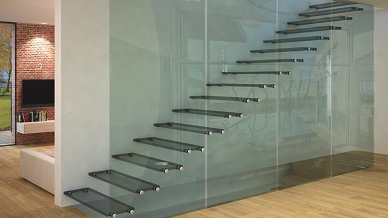 Üveg beltéri lépcső